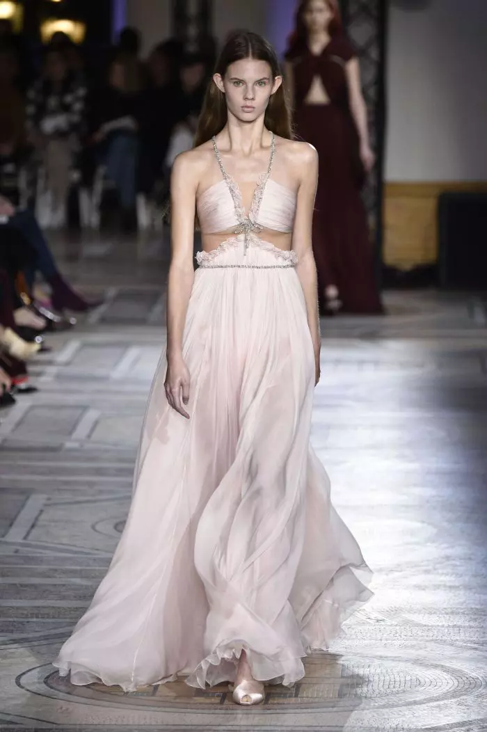 Défilé de mode Giambattista Valli Haute-Couture printemps-été 2018 à Paris