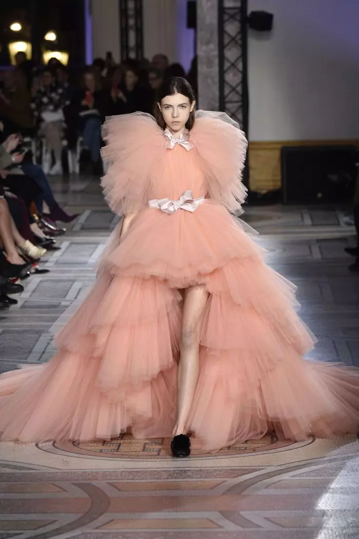 Défilé de mode Giambattista Valli Haute-Couture printemps-été 2018 à Paris