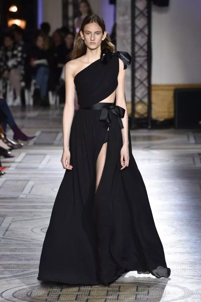 Défilé de mode Giambattista Valli Haute-Couture printemps-été 2018 à Paris