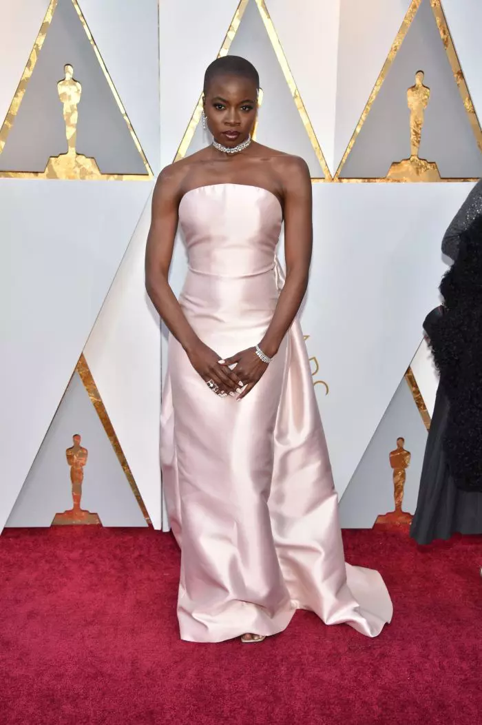 Danai Guririra poartă o rochie Gabriela Hearst