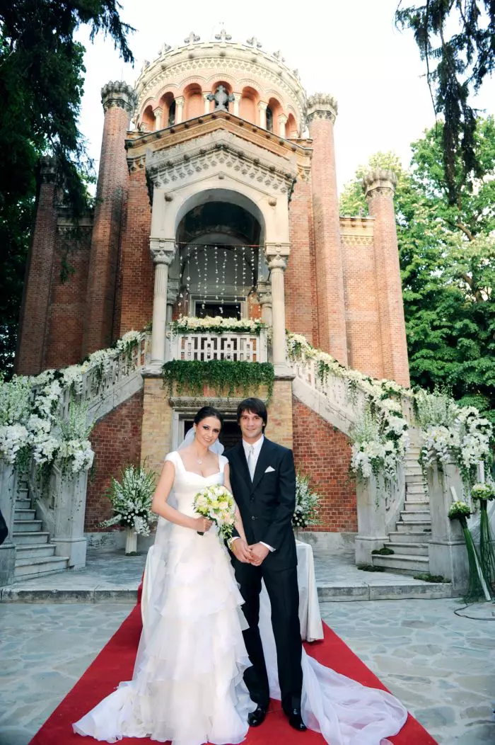 Ce nu se vede în această fotografie e că Adelina era deja însărcinată cu prima fetiță a cuplului, Natalia