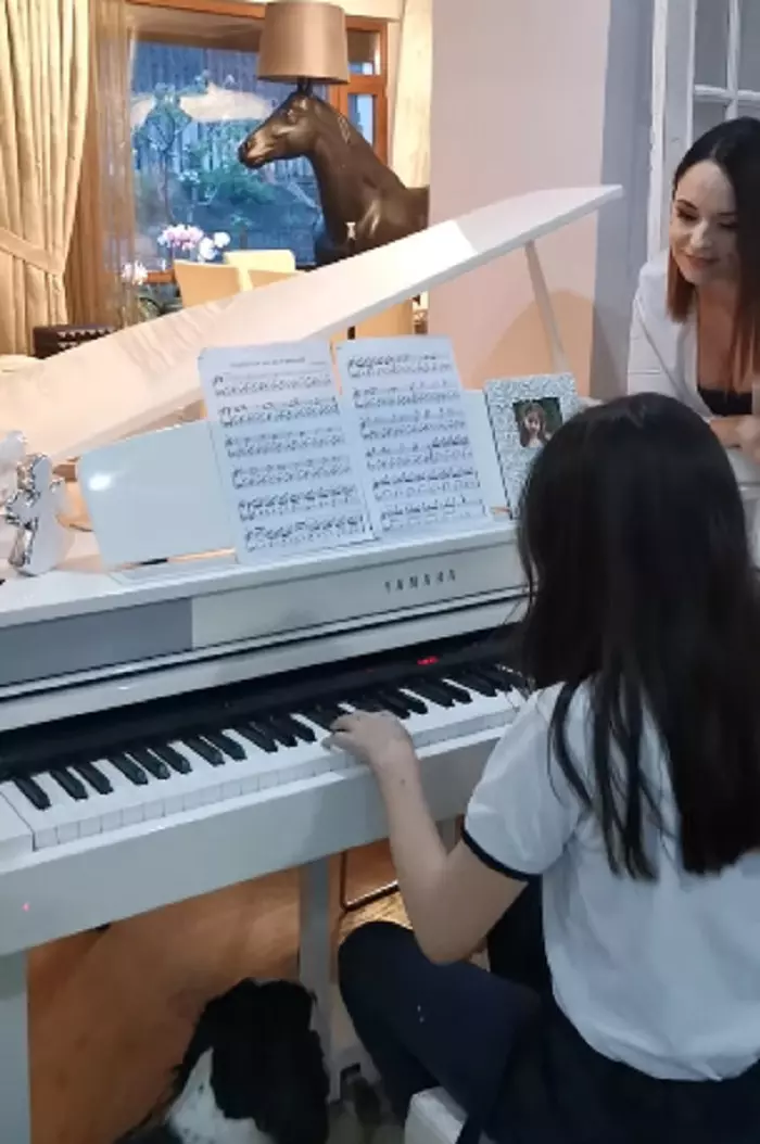 Andreea Marin si Violeta