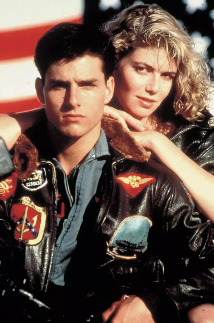 Kelly McGillis și Tom Cruise, în filmul Top Gun (1986)