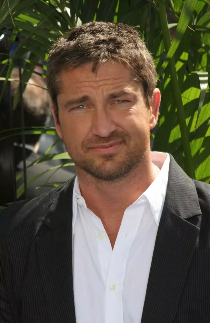 De 20 de ani Gerard Butler nu mai bea și nu se mai droghează!