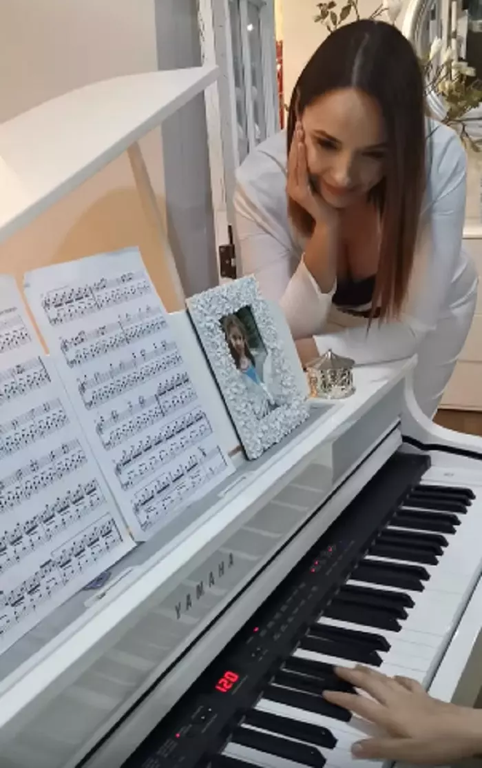 Andreea Marin si Violeta