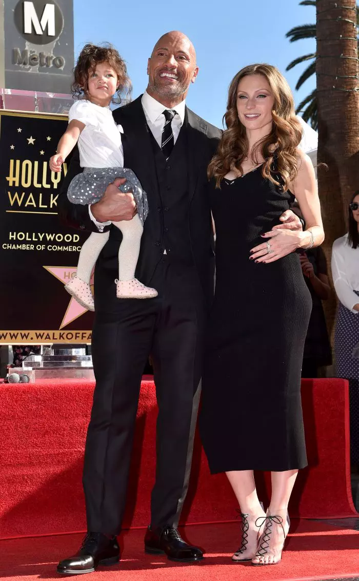 Dwayne alături de iubita lui, Lauren Hashian, și de fiica lor, Jasmine