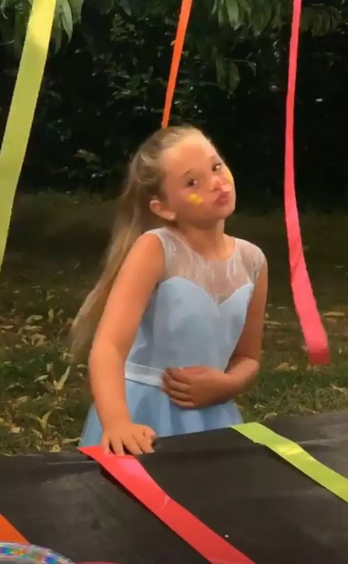 Maya, fetița Antoniei