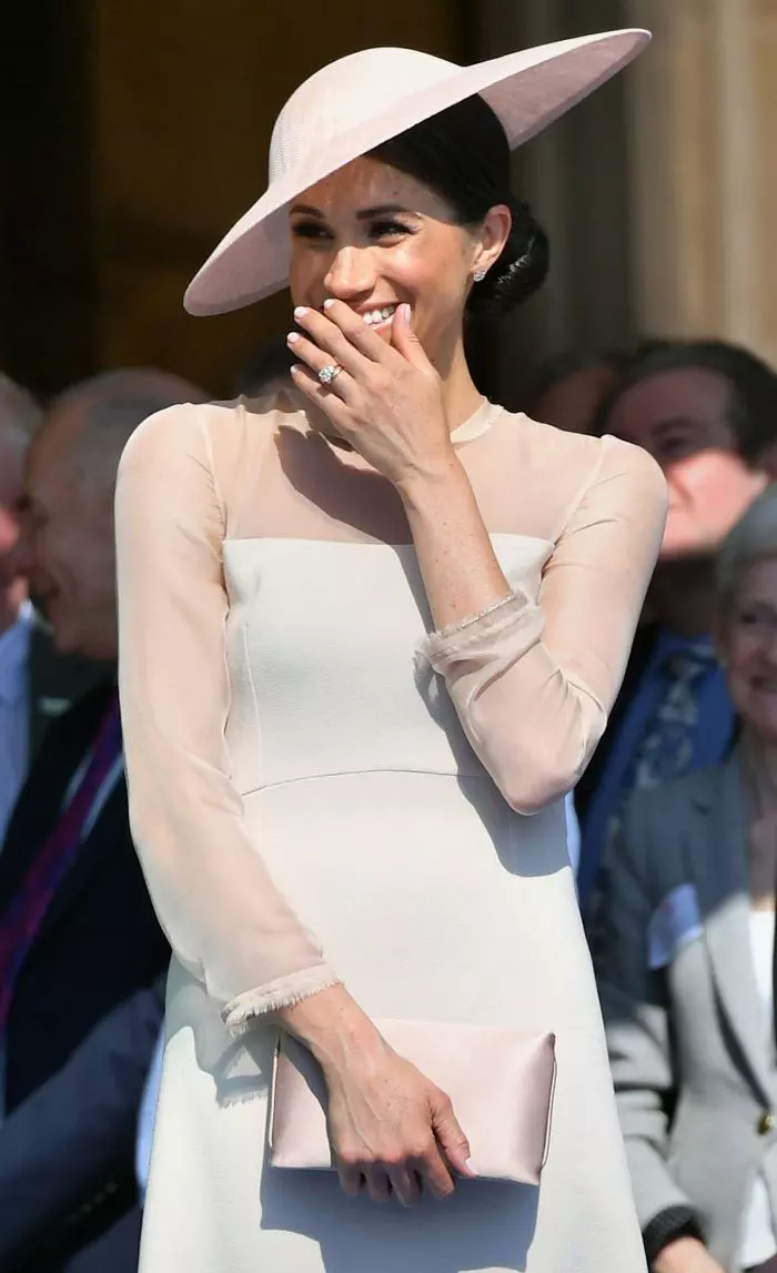 La prima apariție după nuntă, Meghan a purtat o rochie Flavia, de la Goat Fashion - 790 $.