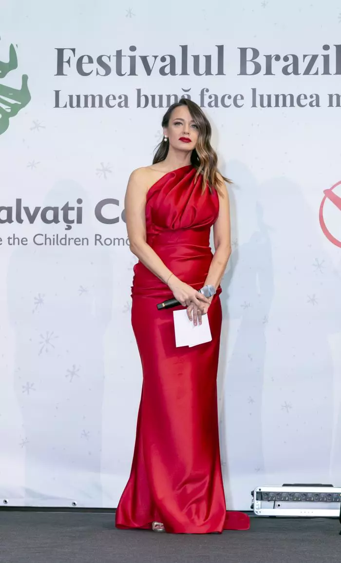 Andreea Raicu (rochie Stephan Pelger)