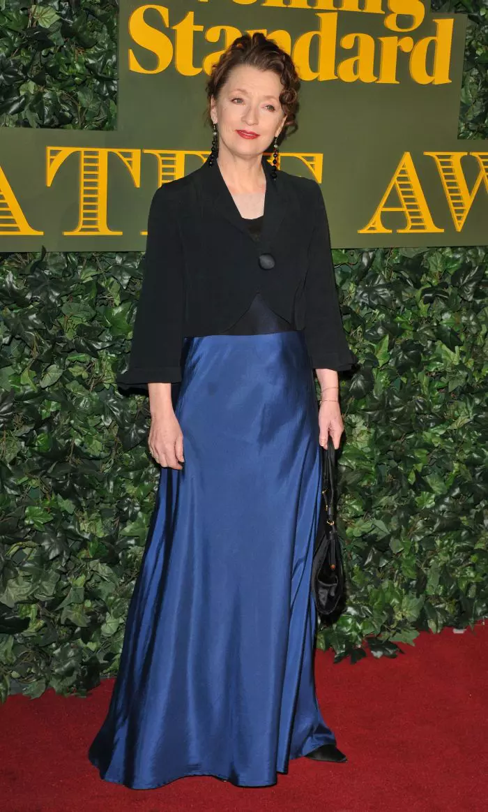 Lesley Manville este prima soție a lui Gary Oldman. Cei doi au fost căsătoriți între 1987 și 1989.