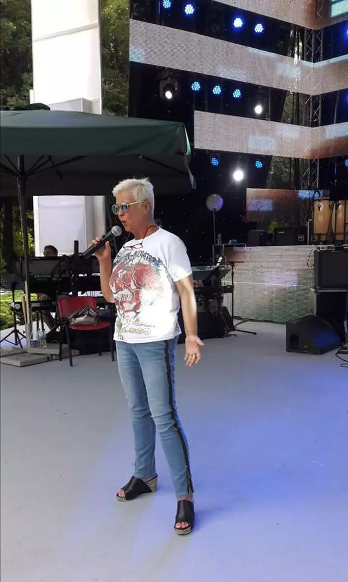 Monica Anghel a slabit