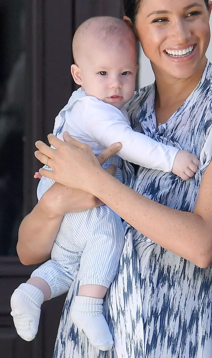 Meghan și Archie - rochia care s-a epuizat în 24 de ore.