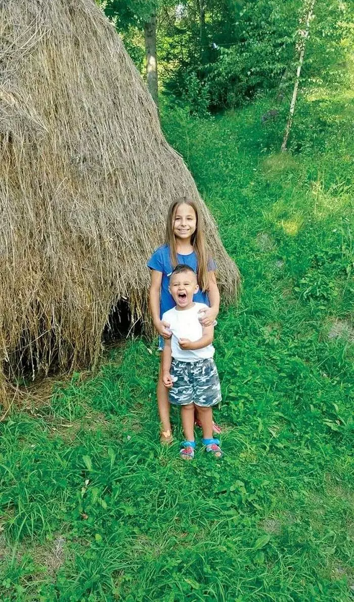 Alessia, sora vitrega a Antoniei