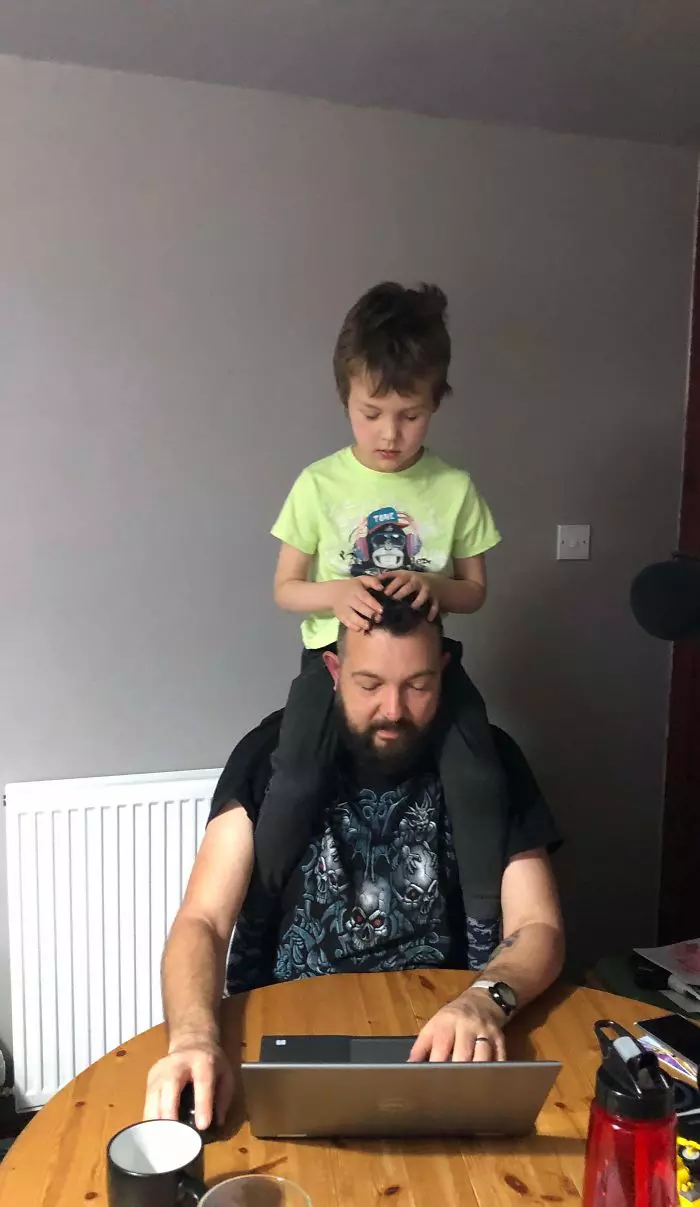 ce fac copiii in casa