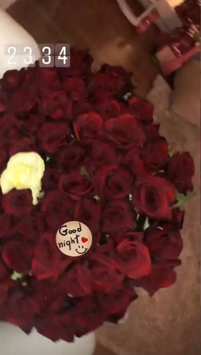 Bianca Drăgușanu a primit un buchet de trandafiri