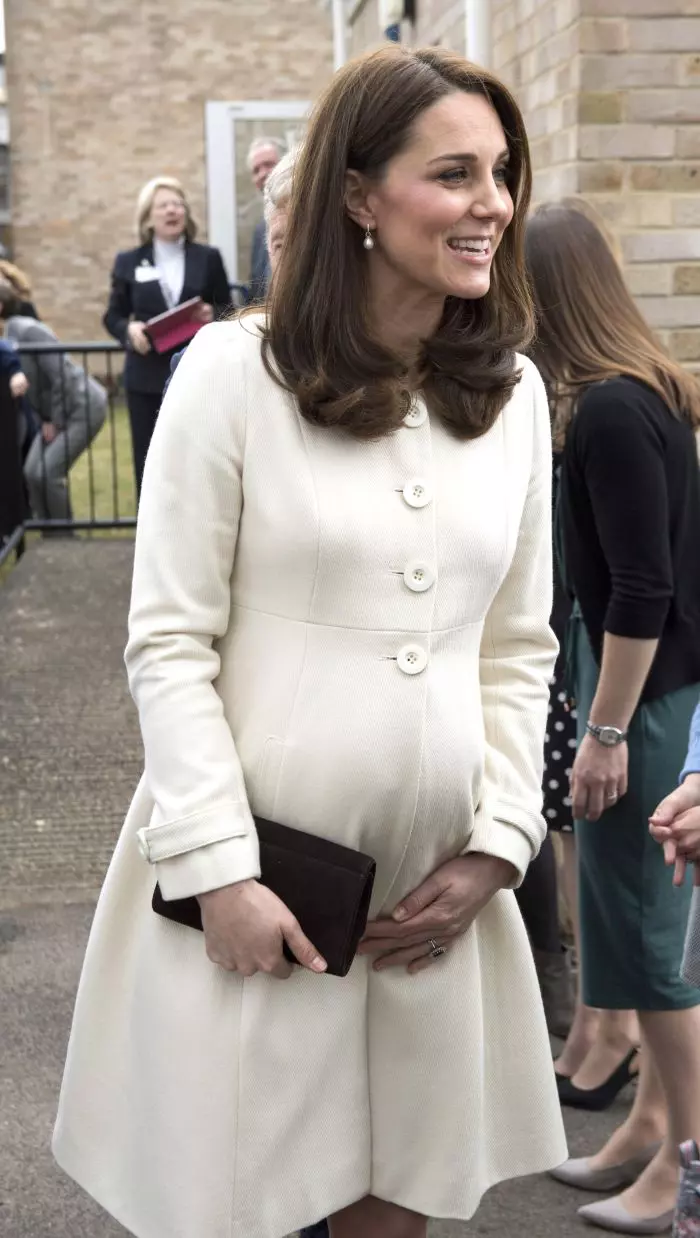 Dieta lui Kate middleton e infailibilă. Ducesa de Cambridge arată impecabil în ultima lună de sarcină.