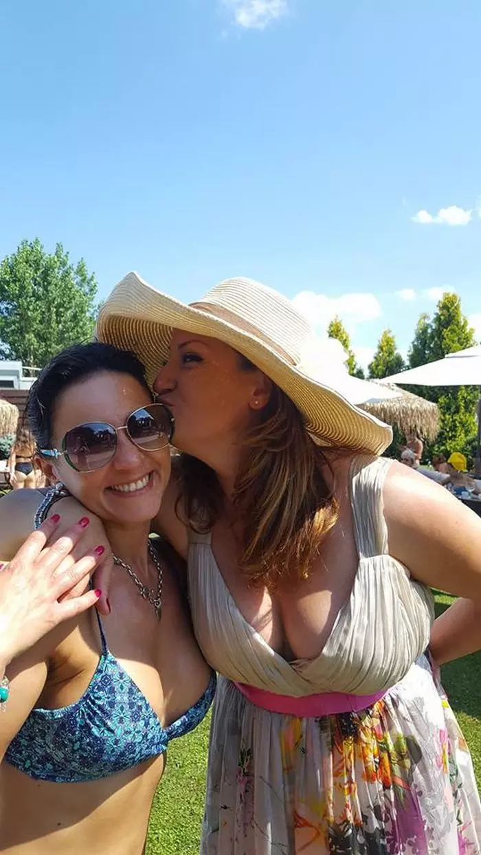 Adriana Nicolae (dreapta)