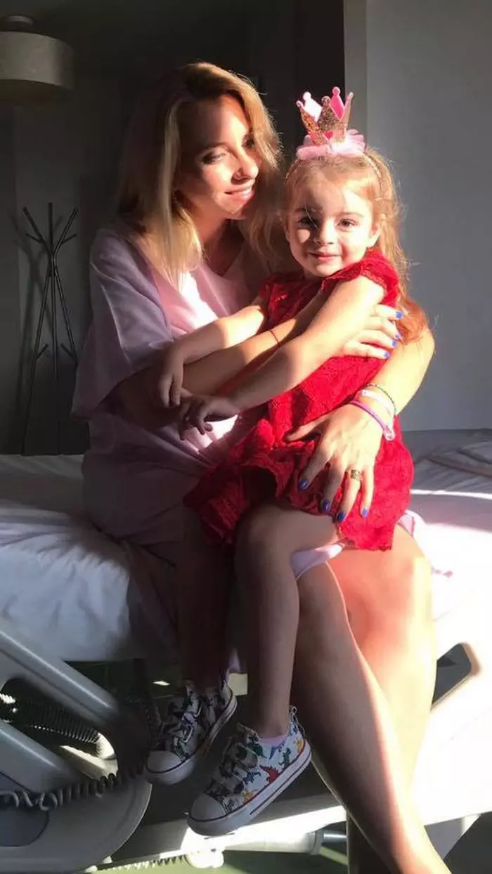 Soția lui Cornel Ilie și fiica lor, Zara