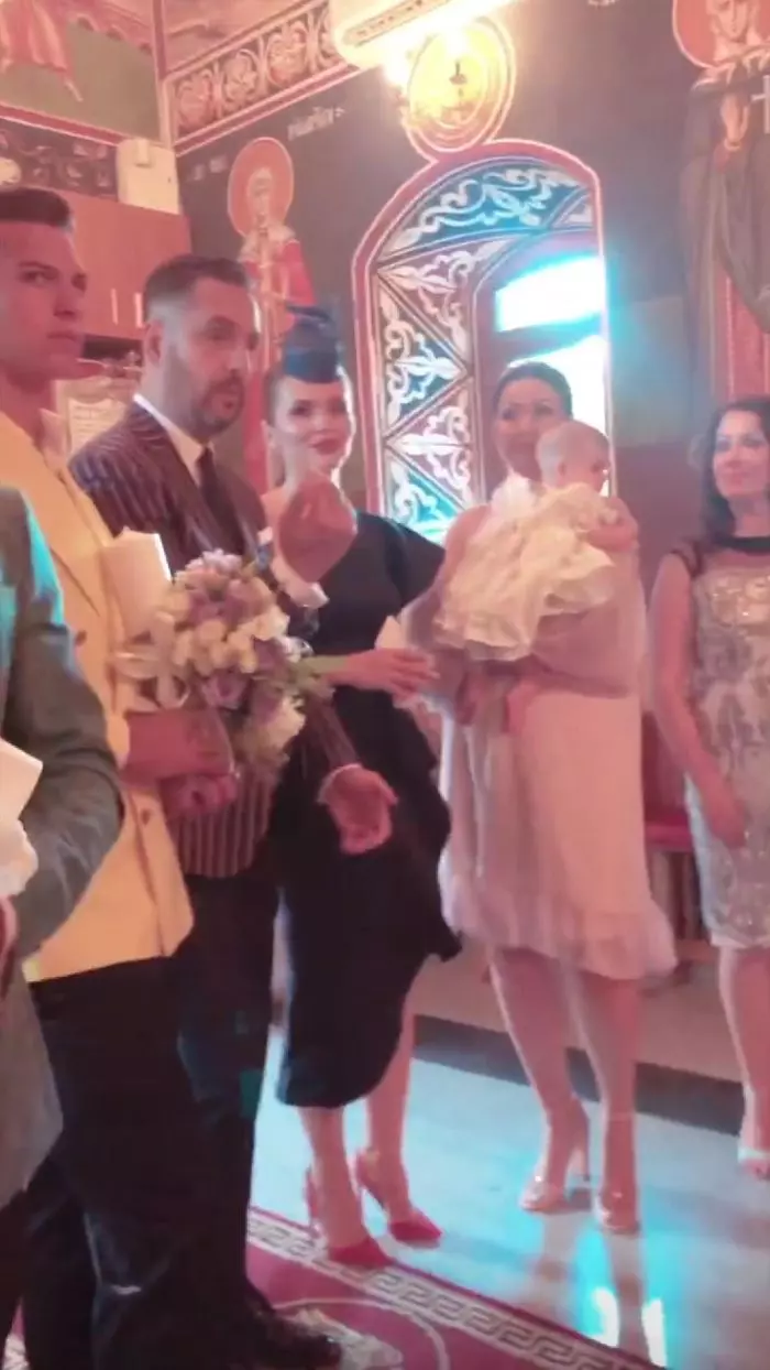 Imagini de la botezul lui Iris, fetiţa Gabrielei Cristea şi a lui Tavi Clonda