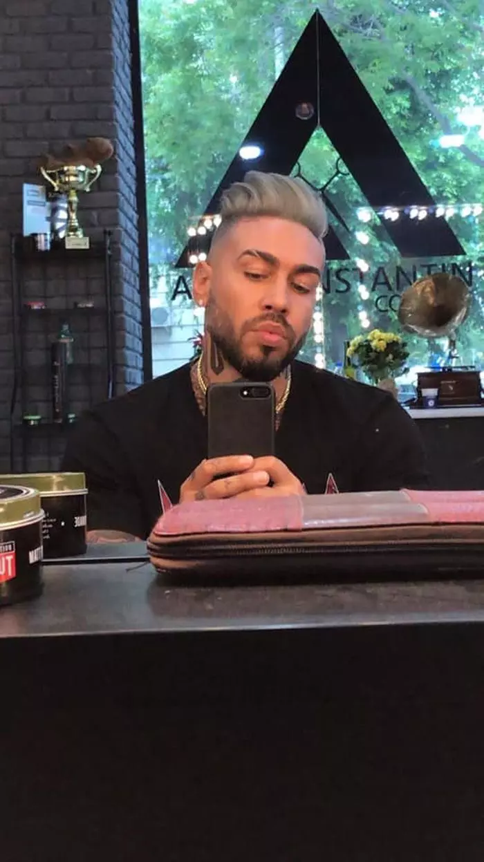 Alex Velea s-a vopsit blond