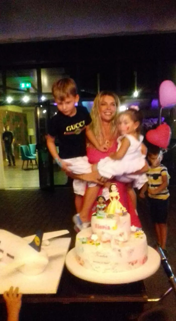 Alina Vidican și copii săi