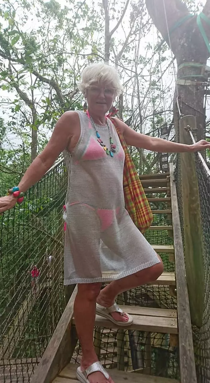 Monica Tatoiu nu are probleme să se afișeze în costum de baie, la 63 de ani