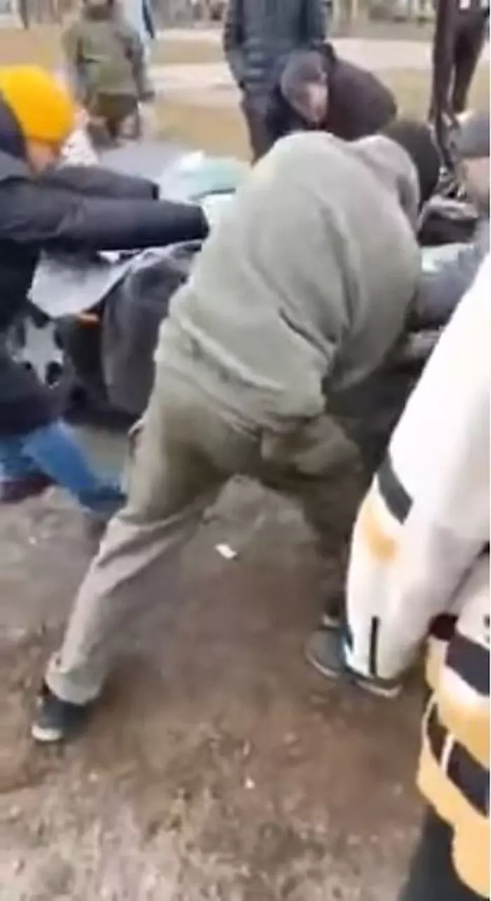 tanc-rusesc-a-trecut-peste-o-masina4