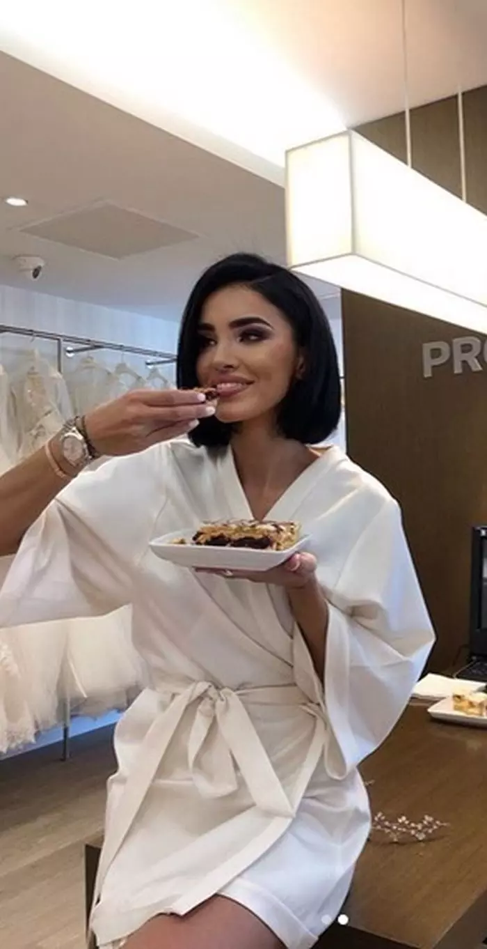 Adelina e decisă să pună la loc kilogramele date jos!