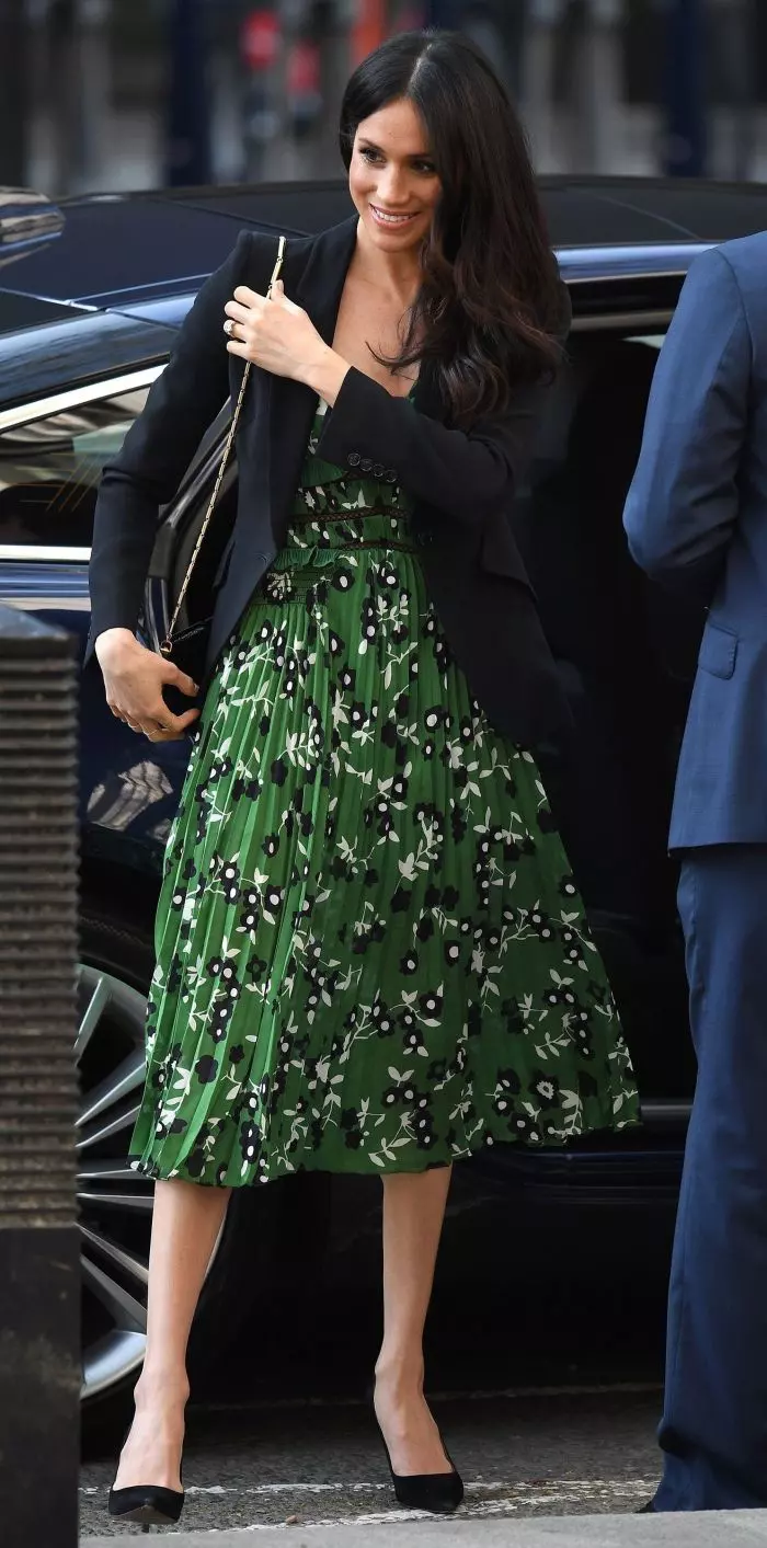 Cea mai ieftină rochie purtată de Meghan, de la Self Portrait - 390 $.