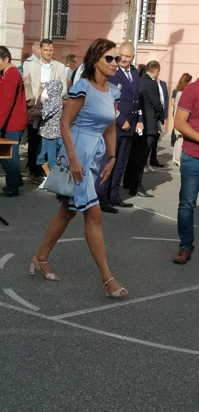 Carmen Iohannis prima zi de scoala 1