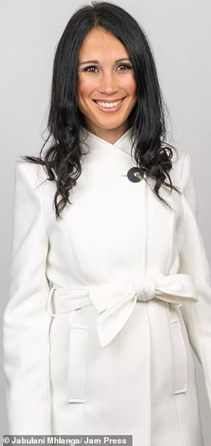 Sarah imită și stilul vestimentar al lui Meghan.