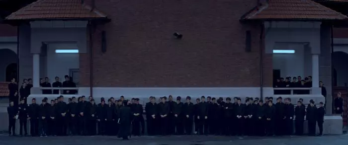 Un pas in urma serafimilor