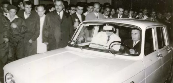Nicolae_Ceausescu_driving_the_first_Dacia_car
