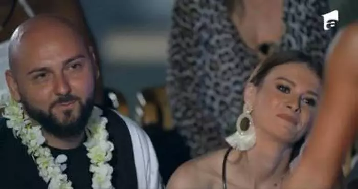 Insula iUBIRII NOI MOENTE