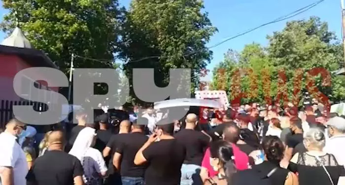 Emi-Pian-înmormântare-1