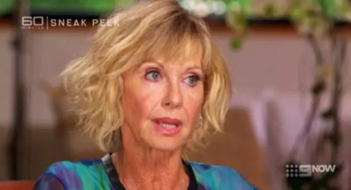 Olivia Newton-John, vizibil afectată de cancer. Boala este în fază terminală.