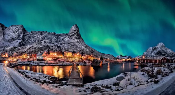 Reine, Norvegia – acest mic sat pescăresc unde locuiesc doar 300 de persoane este unul dintre cele mai izolate locuri din lume