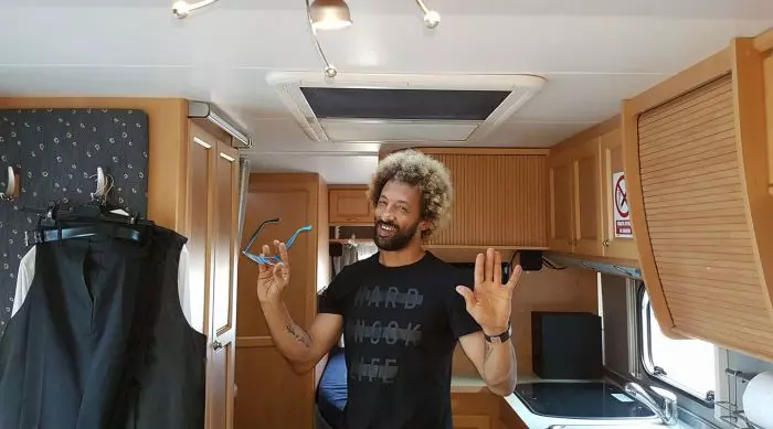 Kamara a fost operat de urgenţă