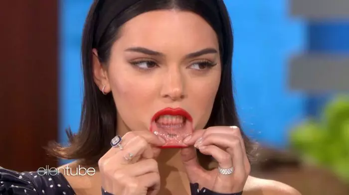 Kendall Jenner s-a tatuat la beție