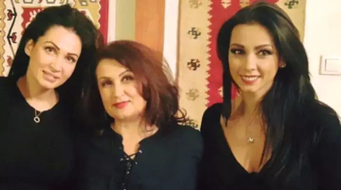 Nicoleta Luciu, Iuliana Luciu și mama lor