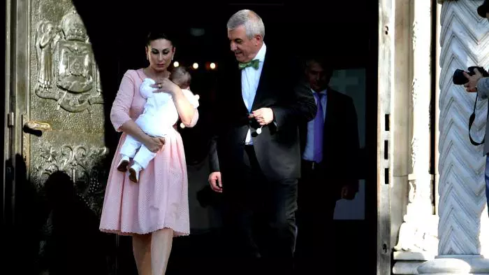 2Calin-Popescu-Tariceanu-sotie