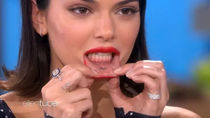 Kendall Jenner s-a tatuat la beție
