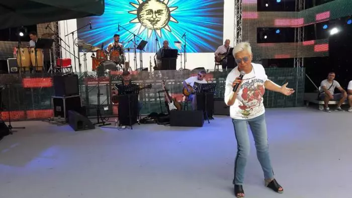 Monica Anghel a slabit