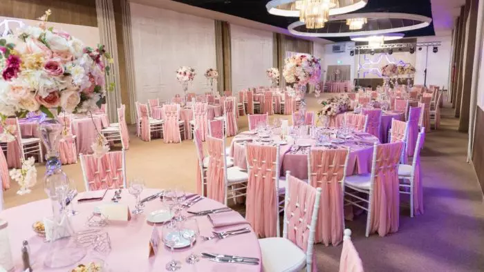 Gabriela Cristea a ales un decor cu mov și roz pentru botezul lui Iris