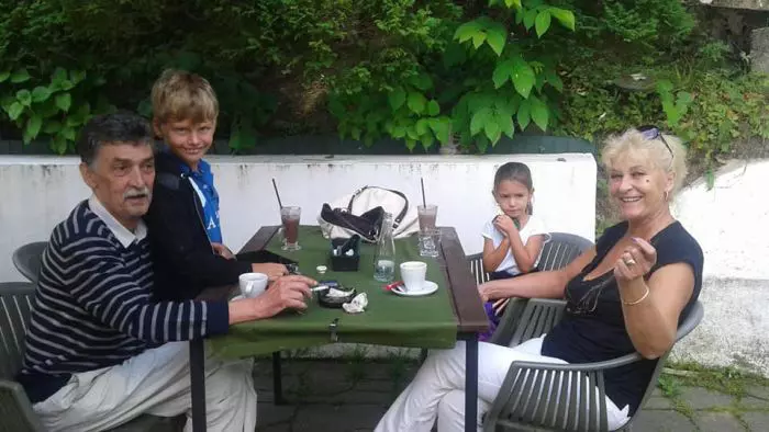 Părinții Alinei Vidican și nepoții