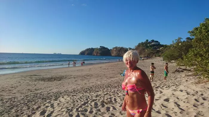 Monica Tatoiu nu are probleme să se afișeze în costum de baie, la 63 de ani