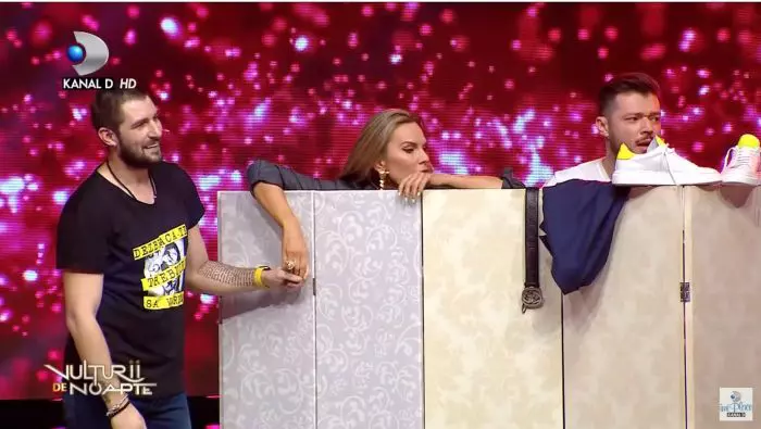 Momentul paravanului a încins, de asemenea, spiritele.