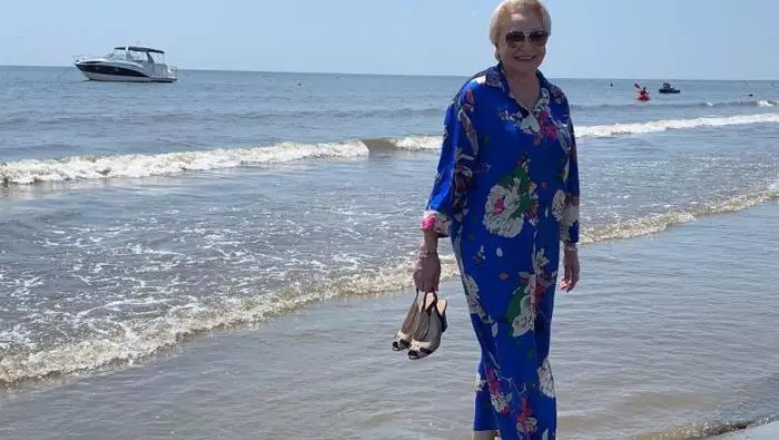 Viorica Dăncilă, apariție surprinzătoare la malul mării.