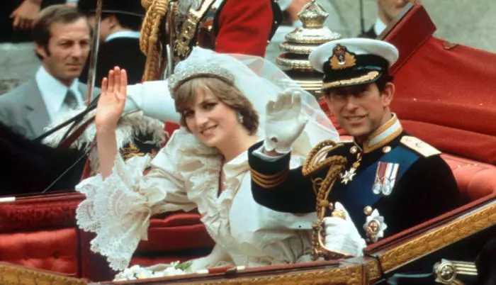 Prințesa Diana și prințul Charles în ziua nunții