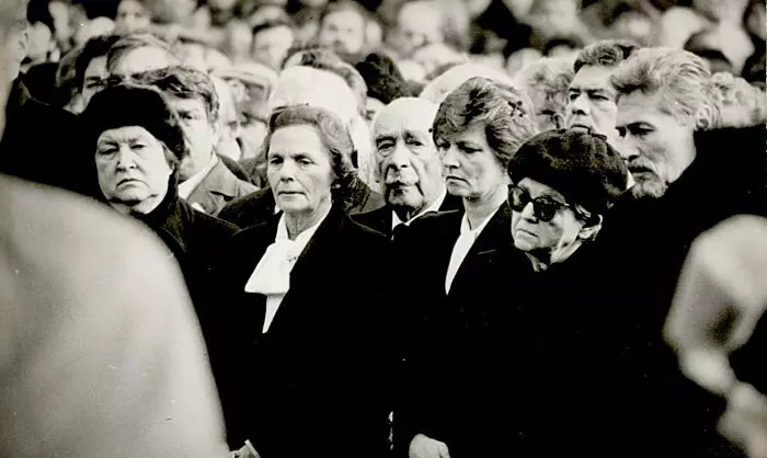 Regina Ana și Principesa Margareta, la funeraliile lui Corneliu Coposu.